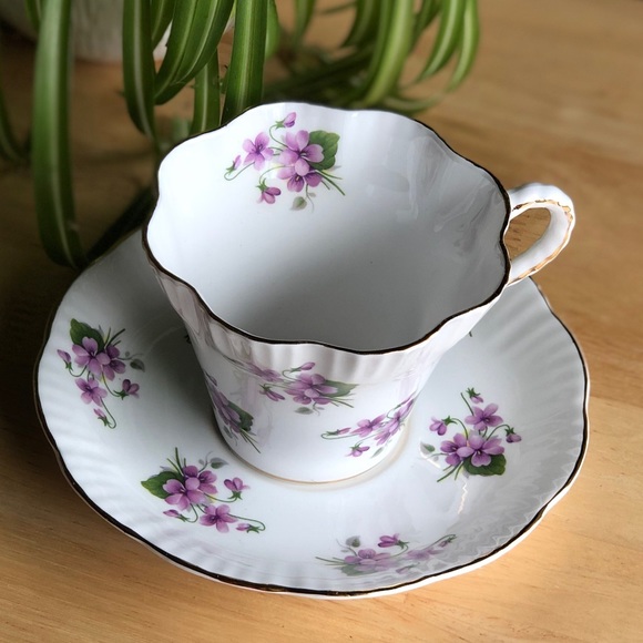 Salisbury Purple Violet Fine Bone China Scalloped Edge Teacup & Saucer Set - Picture 2 of 9